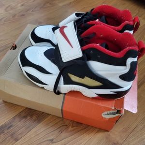 Nike Air Diamond (size 9.5) Turf White/Black-Vars Red Met Gold